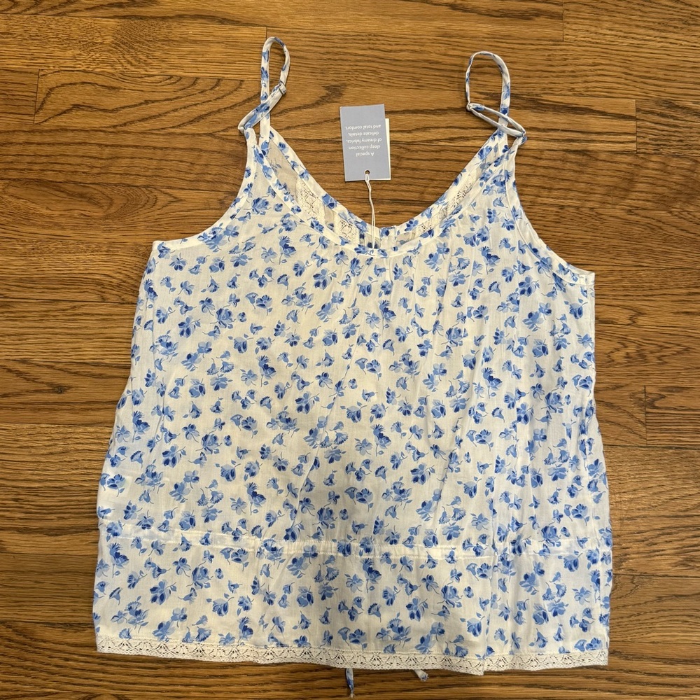 NWT gap top - Picture 7 of 8